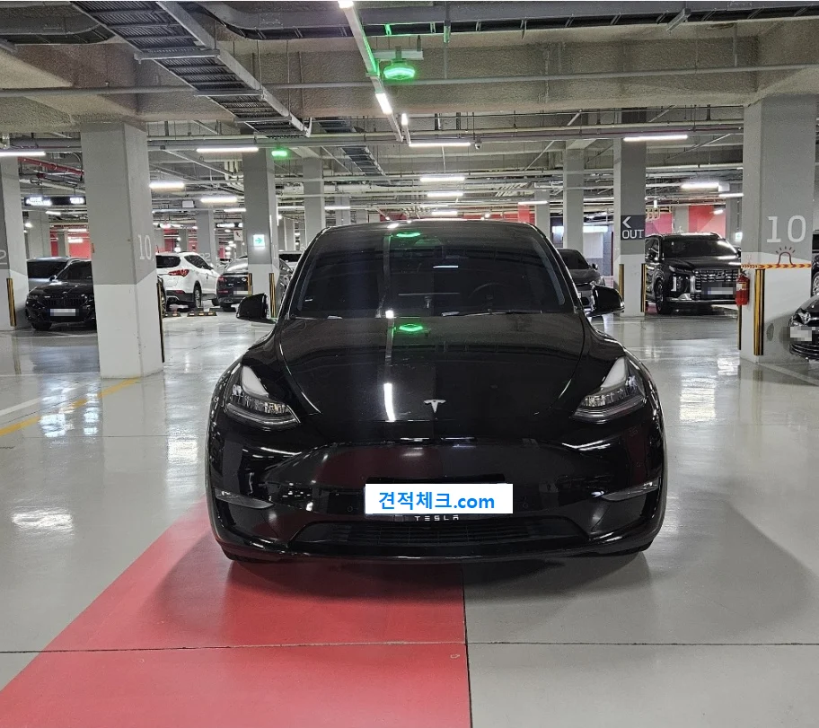 Tesla Model Y Long Range 사진
